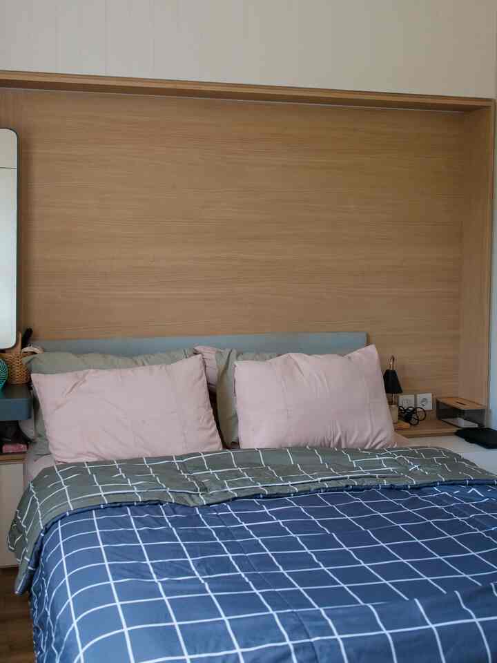 Material yang dipake dirumah ini adalah plywood lapis HPL.. membuat dinding dan semua furniture dirumah terlihat estetik

Dan menggunakan vinyl sebagai lantai untuk menampilkan kesan hangat 

#MaterialRenovasi #MaterialMurah #HPLAica #Vinyl 