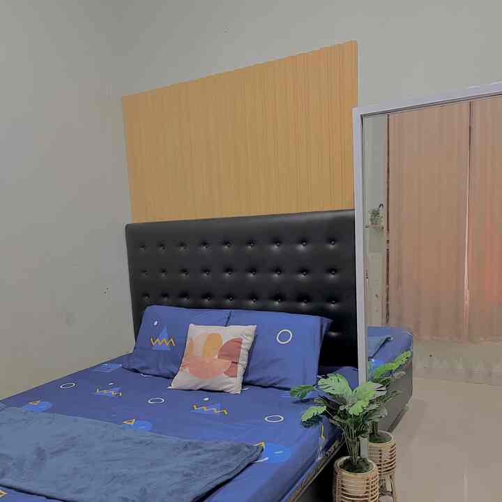 Kamar tidur mungil . Belum begitu banyak perubahan, dengan ukuran yang mungil aku buat senyaman mungkin supaya waktu tidur buat istirahat makin maksimal. Tidak memberi banyak furnitur agar tidak terlihat sempit dan minimalist, selain itu dengan cara berganti-ganti sprei agar terlihat lebih berbeda. Semoga mengisnpirasi yaa.☺️
#BedroomStyling #InspirasiKamar #Kamartidur #kamartidurminimalist #InspirasiKmaratidur