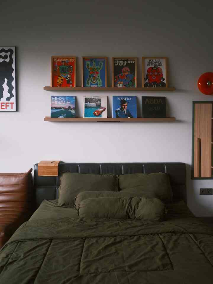 Membuat kamar terasa nyaman dan estetik dimulai dari hal kecil seperti sprei, rug, sofa dan juga ambience light, berikut beberapa item yang saya gunakan untuk membuat kamar menjadi lebih estetik. 🍃 #SpreiEstetik #SpreiEarthTone #BedcoverEstetik #HomedecorKamar #InspirasiKamarEstetik #BedroomStyling #InspirasiKamar