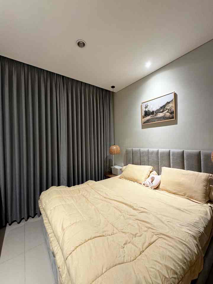 Caraku membuat bedroom menjadi nyaman
 untuk beristirahat adalah dengan menciptakan suasana / dekor yg simple minimalis dan aku gunakkan lampu tidur supaya nyaman saat tidur.🛏️

#KasurBusa / #KasurLipat / #PlavonPVC / #Dipan / #CatRumahMinimalis / #WarnaCatRumah #WallpaperDinding  / #WallpaperEstetik / #Cat
 #BedroomStyling #InspirasiKamar