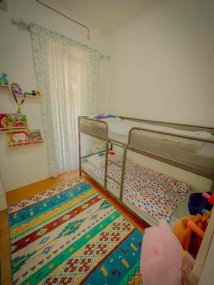 Kamar tidur 2 anak kami yang masih sharing di 1 kamar. Kami berusaha membuat kamar ini nyaman bagi anak anak dengan tidak menaruh banyak barang dan memanfaatkan area dinding sebagai peletakan aneka storage dinding dan juga memilih furniture yang multifungsi dan compact. 

#KamarAnakLakiLaki #KamarAnakPerempuan #KamarTidurAnak #KasurAnakTingkat #KasurTingkatBesi #StorageDinding #IdePenyimpananDinding #BedRoomStyling #InspirasiKamar