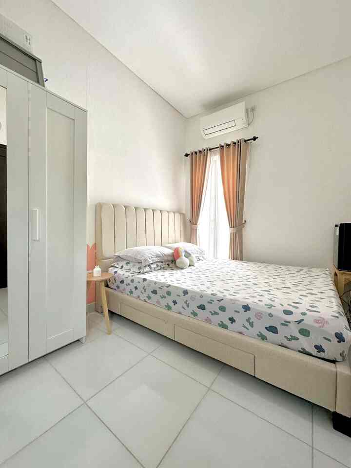 White and beige toned bedroom featuring storage bed and curtains, creating a minimal and compact space