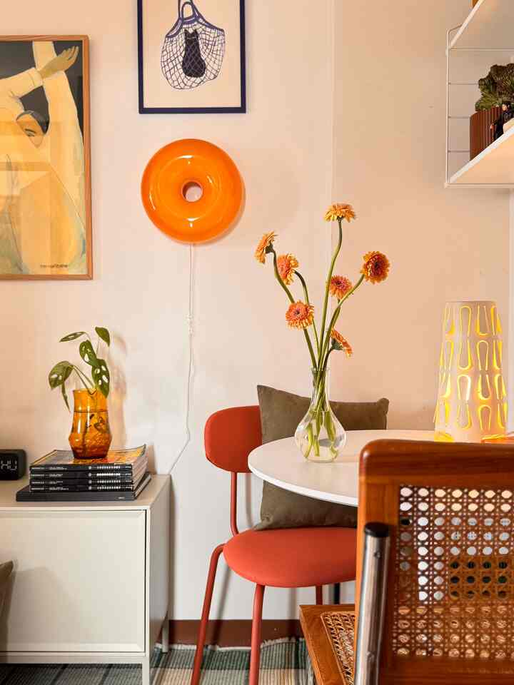 Ingin ruangan tampil beda? 
Sesekali bisa taruh fresh flower yg warnanya bisa pop-up, ruangan auto tampil beda 💌🌻

#vasbunga
#freshflower
#decorativeitems
#apartemenkecil
#smallspaces
#tinyapartement
#selsarapt
#livingroomdecor