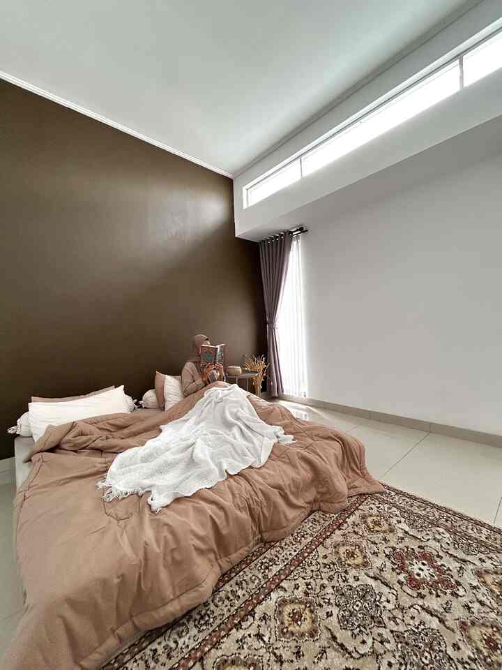 Kamar tidur yg nyaman versi #boemisaturnus itu cukup menggunakan kasur dan sprei yg nyaman dan pencahayaan yg cukup di siang hari, tidak terlalu panas tapi tidak juga gelap dan lembab.. Kalau nyaman versi kamu gimana? #KasurTempatTidur #CatRumahMinimalis #Cat #BedroomStyle #InspirasiKamar