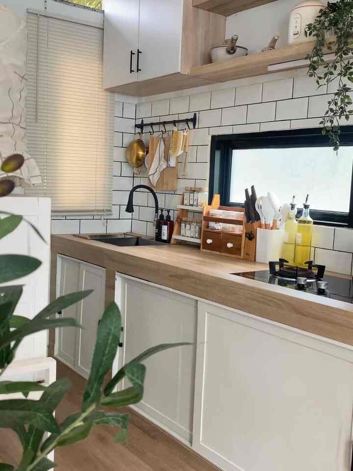 Ini adalah beberapa foto proses makeover dan after makeover dapuk #kertasive #dapirminimalis #inspirasidapur #makeoverdapur #keramikbevel #keramikdapur 