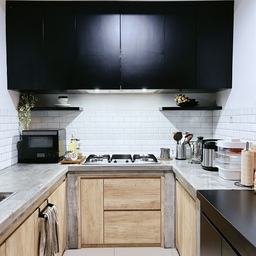 Styling dekorasi di dapur #boemisaturnus lebih banyak menggunakan barang2 yg terpakai di dapur. Tidak banyak dekorasi yg ada karena ingin terlihat lebih fungsional. #kitchenstyling #kitchendecorideas #kitchenmakeover