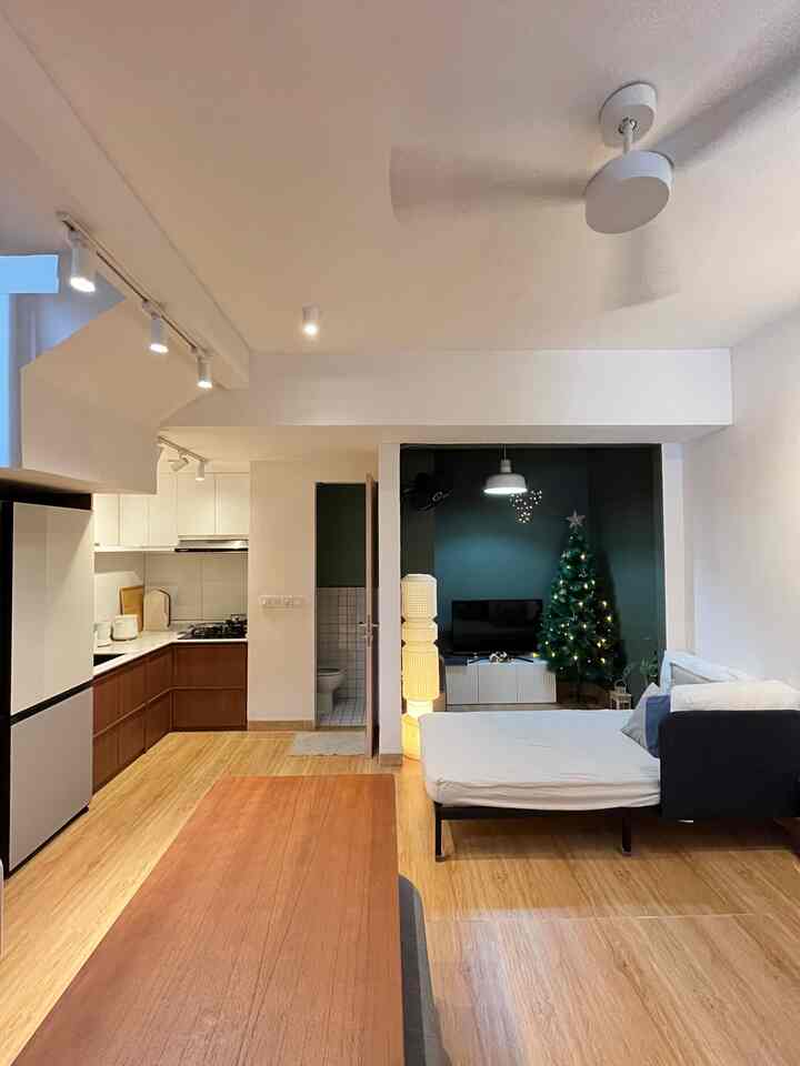 • Modern Minimalist Japandi •
Style dirumah ini sebenarnya banyak 😝 awalnya looks japandi yang ingin kami tonjolkan dirumah ini, tapii karena keterbatasan budget dan banyak hal yang kami ingin explore jadilah seperti sekarang ini 😌

Kitchen and Dining : absolutely Japanese style, kami banyak pakai aksen kayu dengan hint hitam, putih, hijau (untuk menyelaraskan dengan ruangan lain)
Living room : Modern agak-agak mid century dan minimalist, disini dipertegas dengan dinding cat organic green dan furniture putih

#japandi #midcenturymodern #minimalist #homedecorinspo #aesthetichomedecor #kibouichiinspiration #RumahMungil #50m2