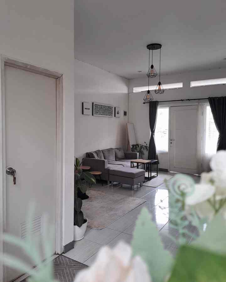 Ruangan Lain di #Muslimhom yaitu Area Living Room. Kerena rumah kami memiliki luas yang terbatas, kami memilih konsep #openspace dalam menata ruangan. 

Dalam menata Interiornya, kami memilih tema #Scandinavian yang dipadukan dengan aksen #Industrial. Terlihat kan pada banyaknya aksen besi berpadu dengan elemen kayu di berbagai macam furniture yang kami gunakan. 

#scandinavianindustrial #scandinavianmixindustrial
#homedecorinspo 
#aesthetichomedecor