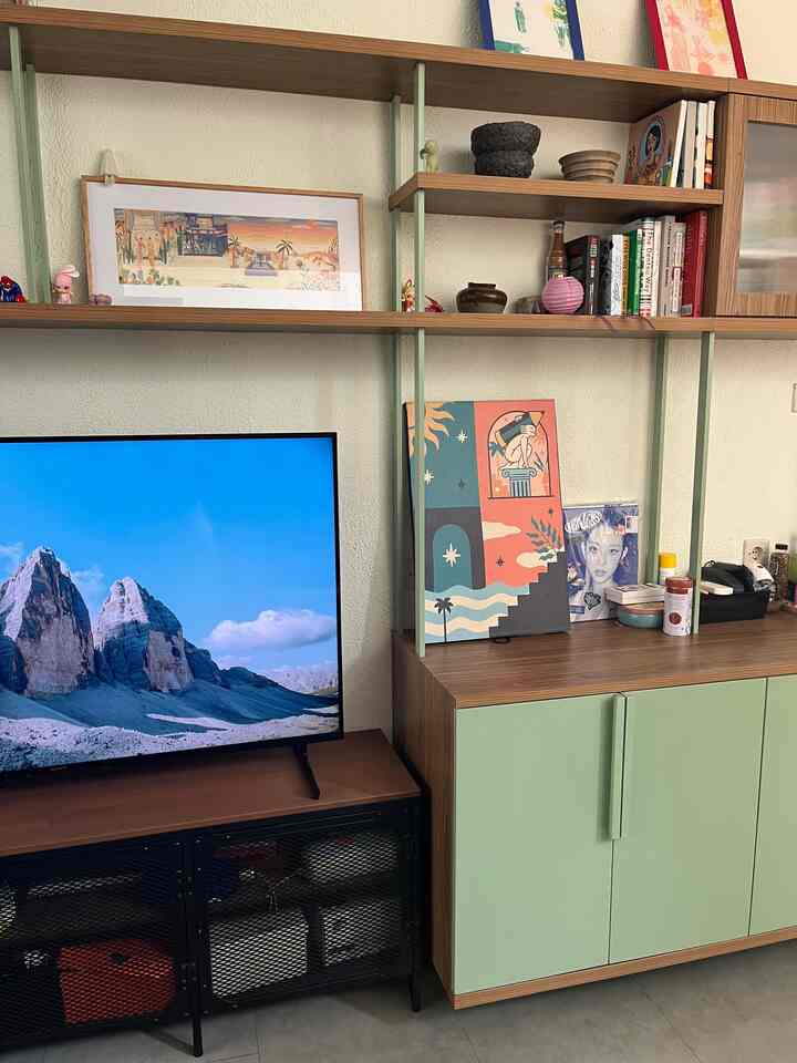 We love buying displays & books wherever we go to remember the place. Shelves, cabinets, and other places are key so that these items have a “home” and don't get messy #homestyling #homedecor #stylingtips #painting #vase #magazines #livingroom