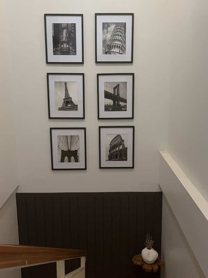 Dengan penambahan dekorasi kecil memadukan antara frame, wall panel  beserta meja kecil includ vas bunga dan dengan pemilihan warna pada wall panel membuat kesan yang awal nya biasa menjadi elegant dan lebih aesthetic. 


#aestheticroom
#aesthetichomedecor
#aestheticstyling
#midcenturymodern
#stairs
#decorlowbudget
#ciputat