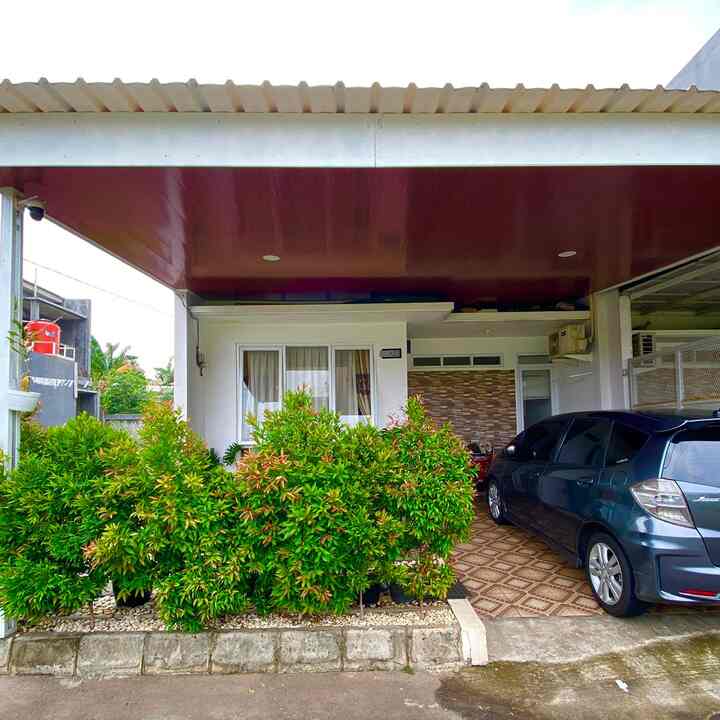 Fasad rumah houze.of.fr
Pada bagian carpot dan halaman depan ini
kami pakai canopy plafon PVC berwarna
coklat, masih sama dengan tema dan
nuansa yang ada di rumah houze.of.fr.
Menggunakan plafon pvc menjadikan tampilan fasad lebih cantik. Di bagian halaman juga kami tanam berbagai macam tanaman agar asri dan adem.
#fasadrumah #japandi #carpot 
#homeinspiration #homedecor
#homestyling