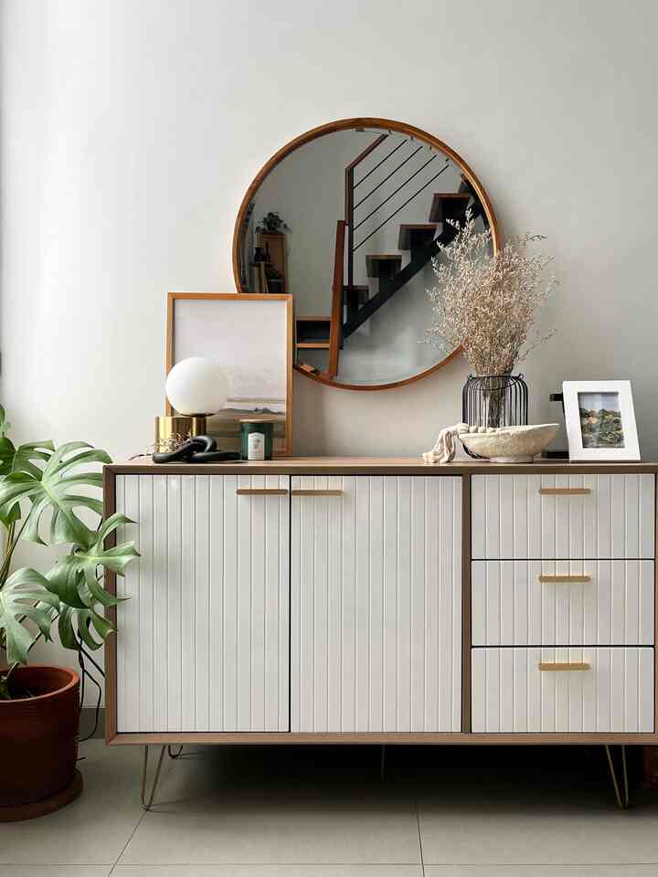 Menurut kami, ruangan paling aesthetic di #rumahmaknaa adalah area mini foyer ini. 

Credenza dengan desain japandi juga cermin bulat menjadi focal point dari area ini. Kami tambahkan dekorasi dengan tone warna putih, kayu,  hitam, dan hijau. Dalam memilih dekorasi, selain memperhatikan tampilan, kami juga mempertimbangkan fungsinya karena kami ingin item dekorasi kami tidak hanya cantik tapi juga fungsional. 

#aestheticroom #aesthetichomedecor #homestyling #japandi #japandiindustrial
