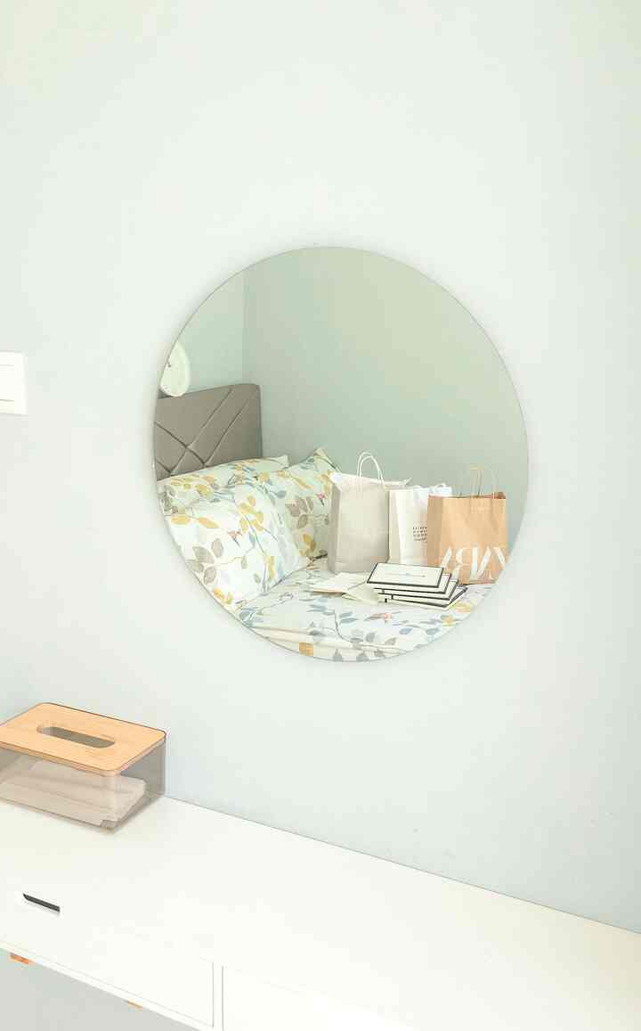 Ini adalah salah satu kamar di rumah kami yang kami siapkan jika ada keluarga ada kerabat yang menginap. Bahkan beberapa kali kami pakai saat harus Work From Home. Masih banyak sisi interior yang ingin kami improve di ruangan ini agar tamu yang menginap bisa nyaman.

#aestheticroom #aesthetichomedecor #homestyling #kamartidur #smallbedroom #singlebedroom