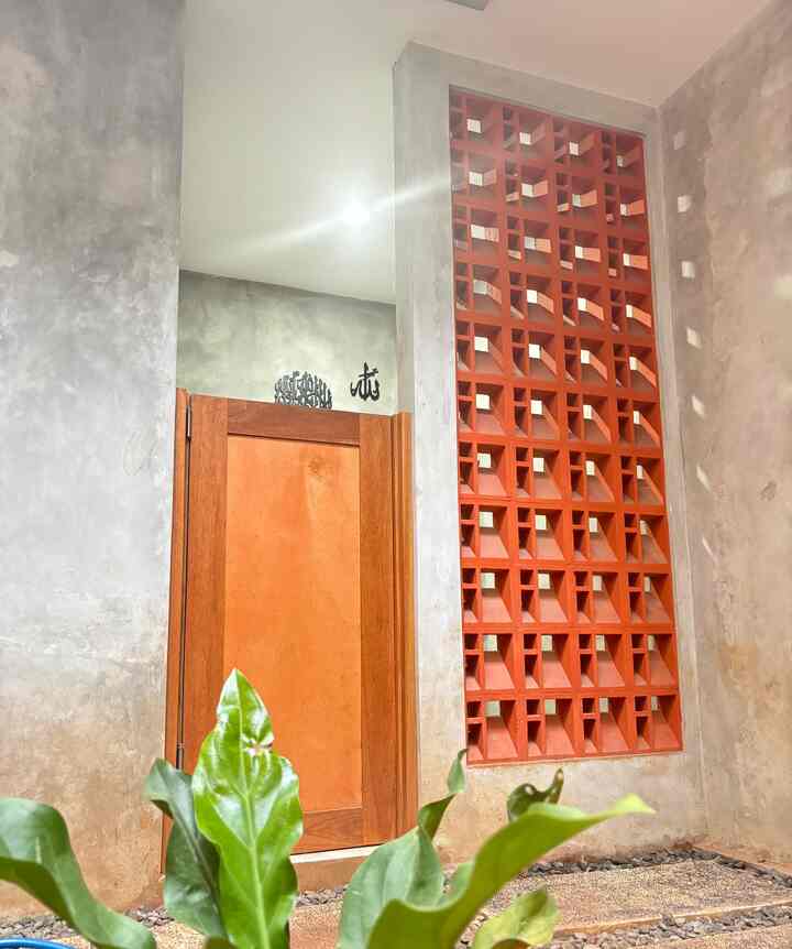 Untuk Tema Bebas kali ini aq mau review Mushola kecil yang ada di rumah. Dari dulu cita2 nya pengen punya rumah yang ada mushola nya. Alhamdulillah karena ngebangun rumah dari 0, jadilah qt bisa tentuin tempat yang pas untuk dijadikan mushola. Walaupun kecil tapi nyaman untuk qt beribadah🥰

#aestheticroom #aesthetichomedecor #homestyling #industrialhome #musholadecor #dekormushola #dekorasimushola