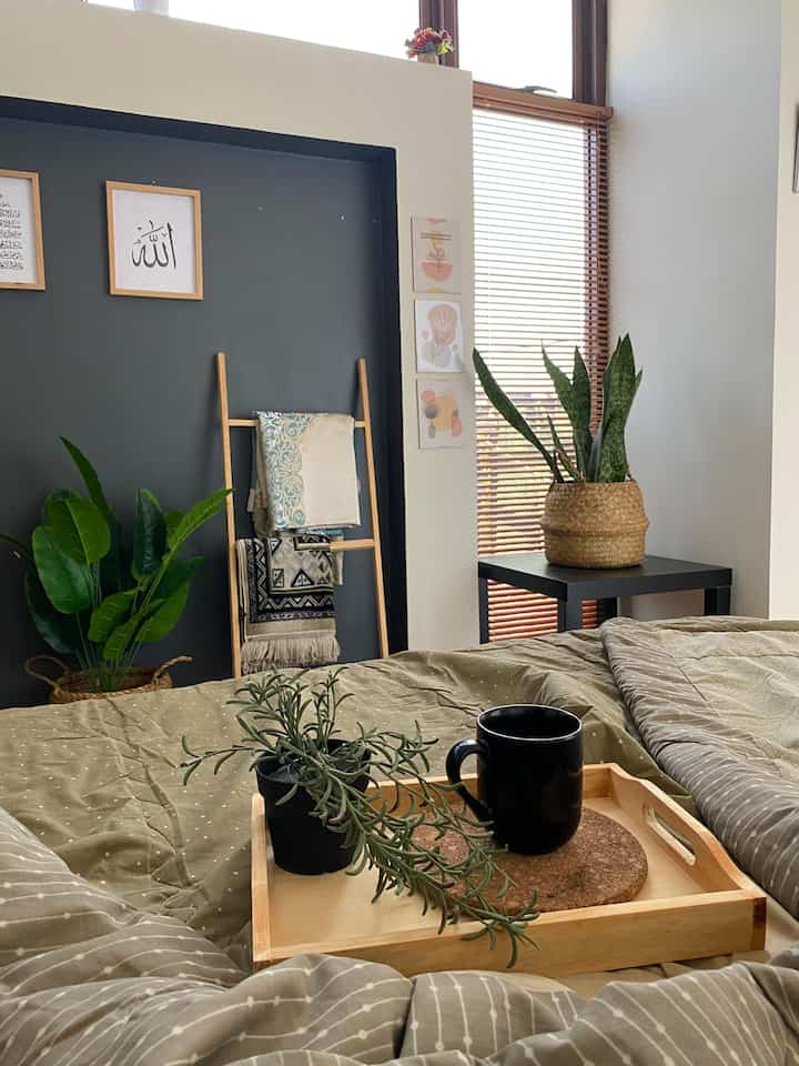 Ciptakan kamar yang nyaman dan sederhana
hanya dengan menambahkan sedikit dekoratif yang senada dengan tone kamar

#ruangfavorit
#bedroom
#kamaraestethic
#aestheticroom
#homesweethome
#homedecorlowbudget
#homestyling

