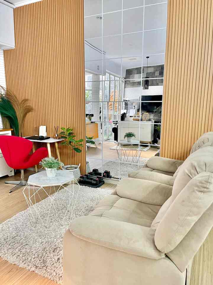 ruang tamu yg sedikit ada perubahan dari postingan sebelumnya, kali ini kami tambahkan cermin & wpc dibagian dindingnya sehingga membuat ruangan menjadi lebih berbeda dan terkesan lebih luas. 
.
#aestheticroom 
#aesthetichomedecor
#homestyling
#rumahminimalis
#iderumahmodern 
#rumahminimalismodern 