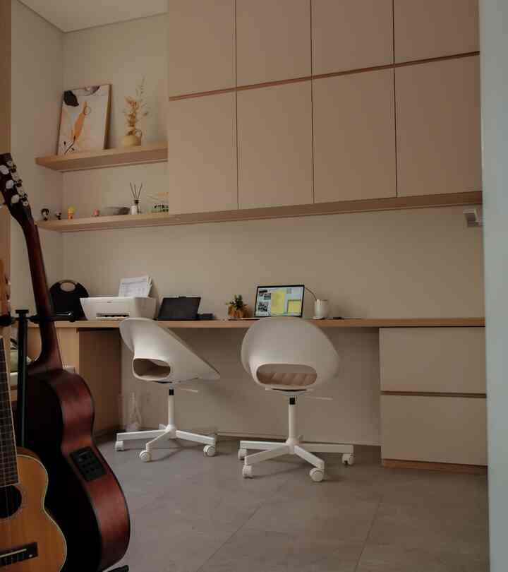 Welcome to our Home office/productive room. Awalnya ruangan ini ruangan biasa yang jujur kami masih bingung mau dibuat apa? Dulu sebenarnya mau dibuat studio makeup untuk aku bisa buka course, tapi karena aku sedang vacum, akhirnya kami memutuskan untuk membuat productive room. Ruangan ini sekarang menjadi ruangan favorite aku, masih menggunakan konsep yang sama minimalis japandi, hanya saja kami buat ambiencenya beda total dengan livingroom yang memang tone nya lebih ke kuning.

#homeoffice 
#productiveroom #ruangkerjarumah #japandihome #japandihouse #inspirasirumahminimalis #bsd #rumahcluster 