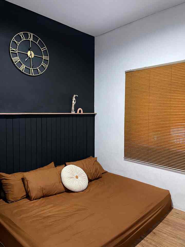 Lagi pengen ubah suasana kamar nih, kira-kira apa ya yang diubah? 
Pengennya sih bikin reading nook tapi masih nabung dulu, doain yaa 🥰 

#bedroom #bedroomdecor #bedroominspo #bedroominspiration #kamarmungil #warmandboldinterior #kamartidur #dekorasikamartidur #kamartidurminimalis #inspirasikamartidur
