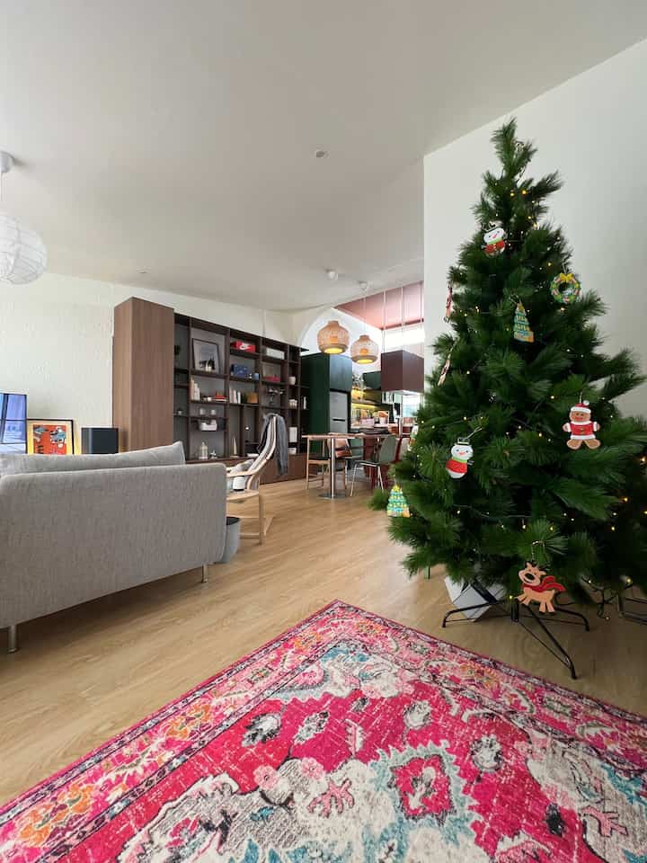 Christmas is just around the corner! Because Christmas is approaching, Christmas ornaments are starting to be added to several rooms. But the main thing is the Christmas tree and also some small decorations on the tree. What's new this year is adding aroma from the diffuser which adds to the feeling of the holidays approaching! 🎄 #ChristmasDecor #ChristmasCorner #LivingAlone #MultiFunctionalRoom #ElevateYourRoom