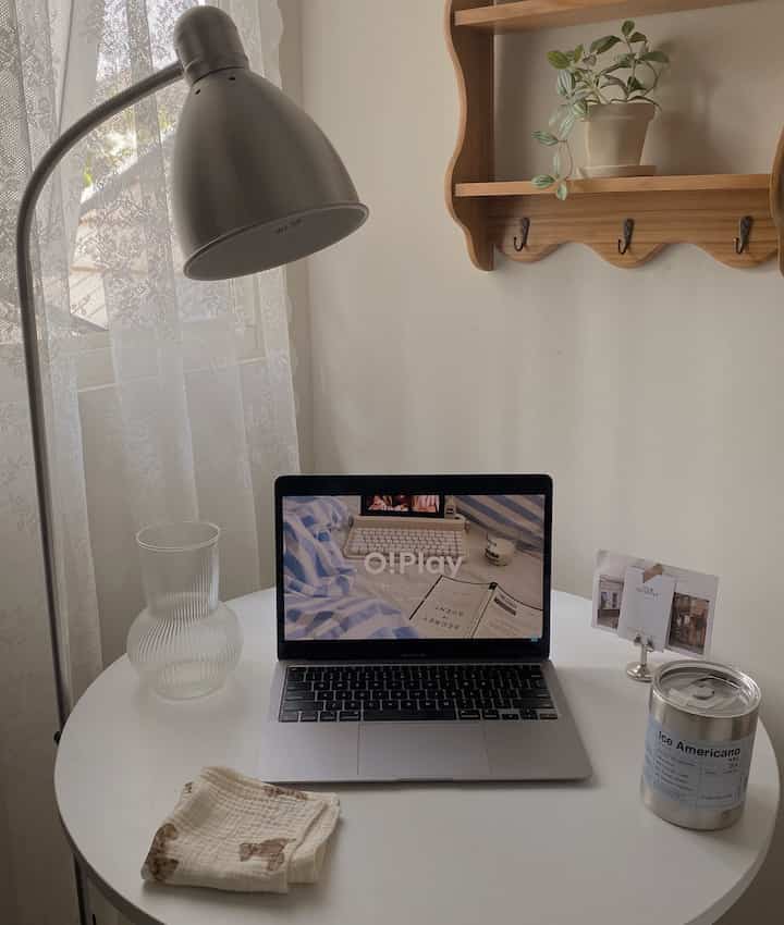 sudut hobi 💻˚✧˖°. 🎧📂𓂃 ࣪

#hobbycorner
#sudutkamar
#aesthetic
#deskdecor

