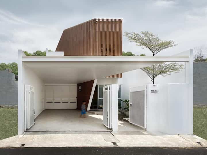 
The dominant Parhuis facade with conwood partitions and brilliant white wall paint is the distinctive characteristic of our house. We want to have a house with a simple style but with its own uniqueness.

The partition covering the facade of ParHuis provides a beautiful silhouette when the sun starts to rise💕

#homedecorstyle #roomwithmezzanine #minimalist #japandi #interiordesign