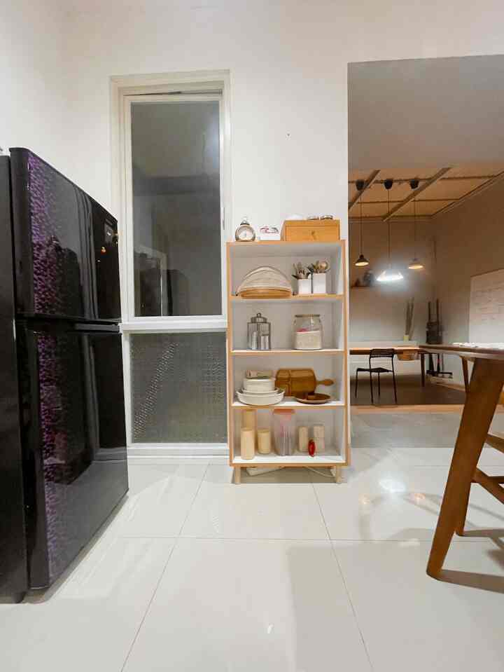 Ruangan ini merupakan bagian dari ruang makan. Untuk memudahkan mengambil keperluan makan kami menaruh rak didekat meja makan




#aestheticroom
 #aesthetichomedecor
#homestyling
#diningroom
#japandi
#rakjapandi #rumahmungil #decorlowbudget