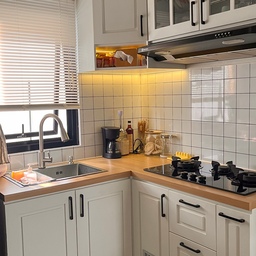 Dapur impian super minimalis ✨
Dari dulu suka banget dapur tipe japandi
Perpaduan warna kayu dan putih bikin suasana jadi homey
karna dapurnya ga begitu luas, jadi dari awal bikin kitchenset harus diatur sedemikian rupa biar muat banyak dan tetep rapih 😄✨
#kitchensetminimalis #rumahnafaya
#dapuraesthetik #dapurminimalis #aesthetic #japandi #smallkitchen #homeykitchen #dapuridaman #japandi #japandistyle #homedecor #homeinspiration #homedesign