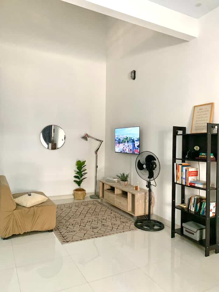 Welcome to our living room, ruangan yang paling sering dipakai. Seperti living room pada umumnya tentu di sini ada televisi,sofa dan karpet. Perpaduan yang pas untuk rebahan, karena kalo bosan duduk biasanya kami tiduran di karpet. 

Ruangan ini didominasi oleh warna coklat. Tadinya sofa ini berwarna mint, agar semua satu tone aku memakai sarung sofa berwarna coklat juga. Aku menambahkan cermin bulat dan pohon artifisial supaya ruangan ini lebih hidup. Juga lampu lantai yang menambah kesan estetik pada malam hari.

#livingroomstyling #livingroomdecor
#livingroommakeover #rumahminimalis #livewithkids #bekasi