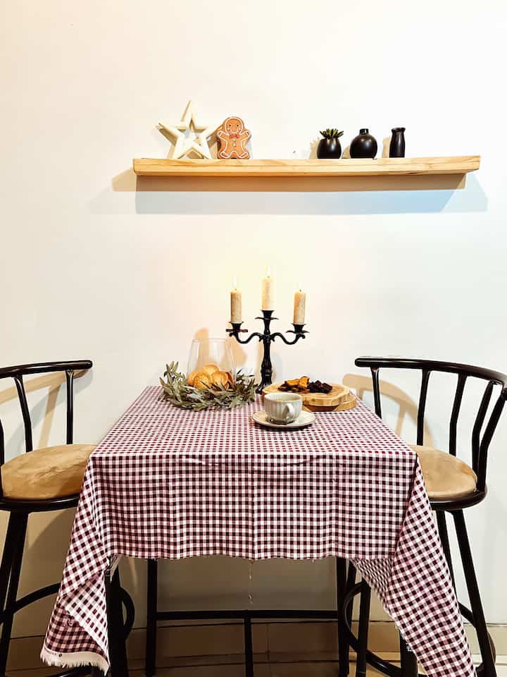 A coffee or tea corner that can change the atmosphere.

This two-seater bar table functions as a coffee and tea place in the kitchen. It's not too big and can be decorated according to certain themes and events. Just add the desired decorative ornaments.

#kitchenanddining
#diningdecoration
#diningdecorinspo
#decorlowbudget
#vintage