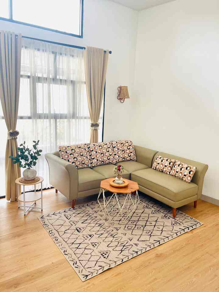 Ruang Tamu aku tata sesimple mungkin dengan kebanyakan menggunakan warna coklat atau nude 
#livingroomdecor
#livingroomstyling
#livingroommakeover
#scandinavianhouse
#livingroom
