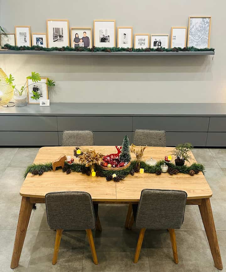 • FESTIVE DINNING TABLES •
This is how I arranged the dining room at RFL House for Christmas. Here I use several ornaments to make the Christmas atmosphere in the RFL House dining area more pronounced and ready to entertain guests at home. In this way, we can feel the sensation of having Christmas dinner at a restaurant with our family even though we celebrate it at home. Hopefully it will inspire 🎄

#christmashomedecor #christmasvibe #christmasdecorinspo #dinningtable #christmasdinningtable #christmasdinner #christmasdinningroom #dinningroom #christmasdecoration #christmasidea #christmasinspiration #scandinavian #scandinavianhouse #scandinaviandinningroom