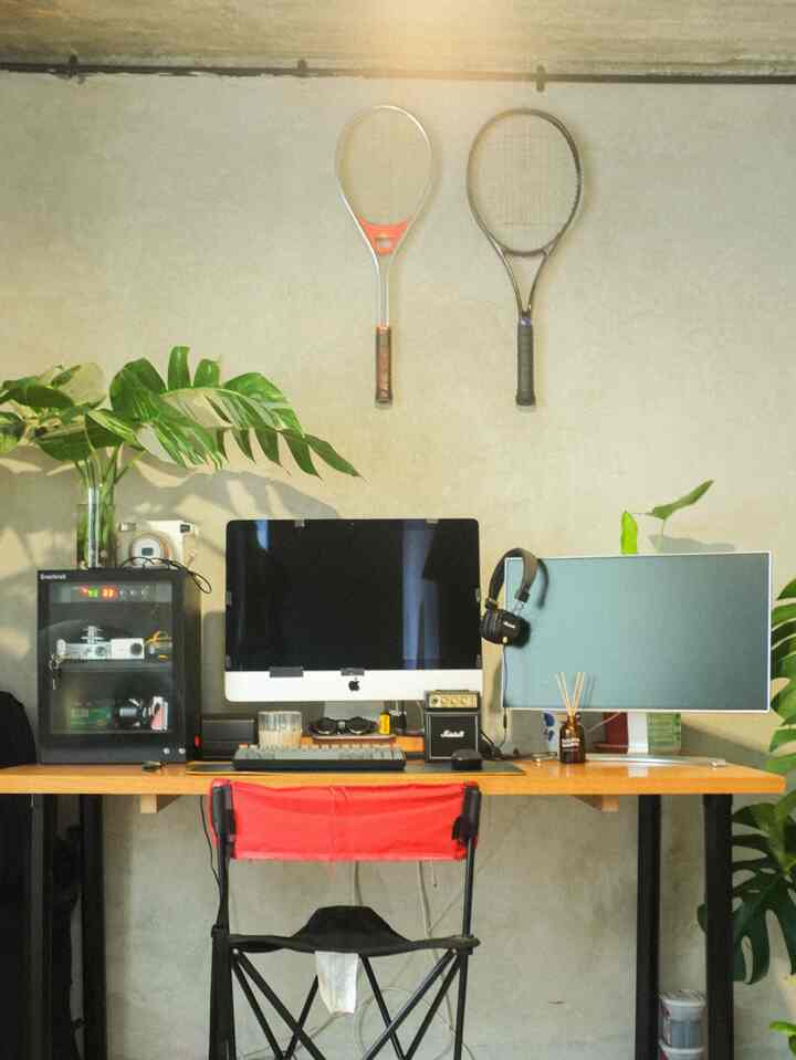 Salah satu tempat tertumpahnya ide-ide kreatif atau sekedar untuk refreshing bermain game atau juga hanya duduk santai.
Ini adalah ruang kerja / ruang hobby / ruang main kami.
#ruangkerja
#ruanghobby
#workingspaceidea
#industrial
#workingarea
#workingroomlayout