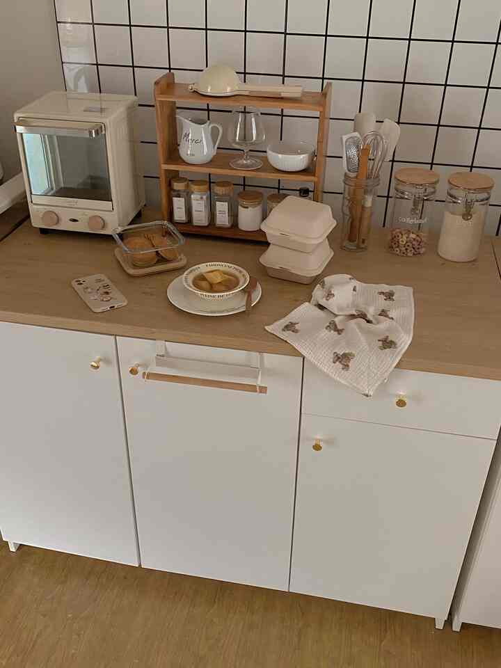 suasana hari sabtu /: kabinet 🥣

#dekorasi dapur
#stylingkitchen
#minicabinet
#dekorasi rumah
#dekorasi murni
#gantungan dapur
#knop