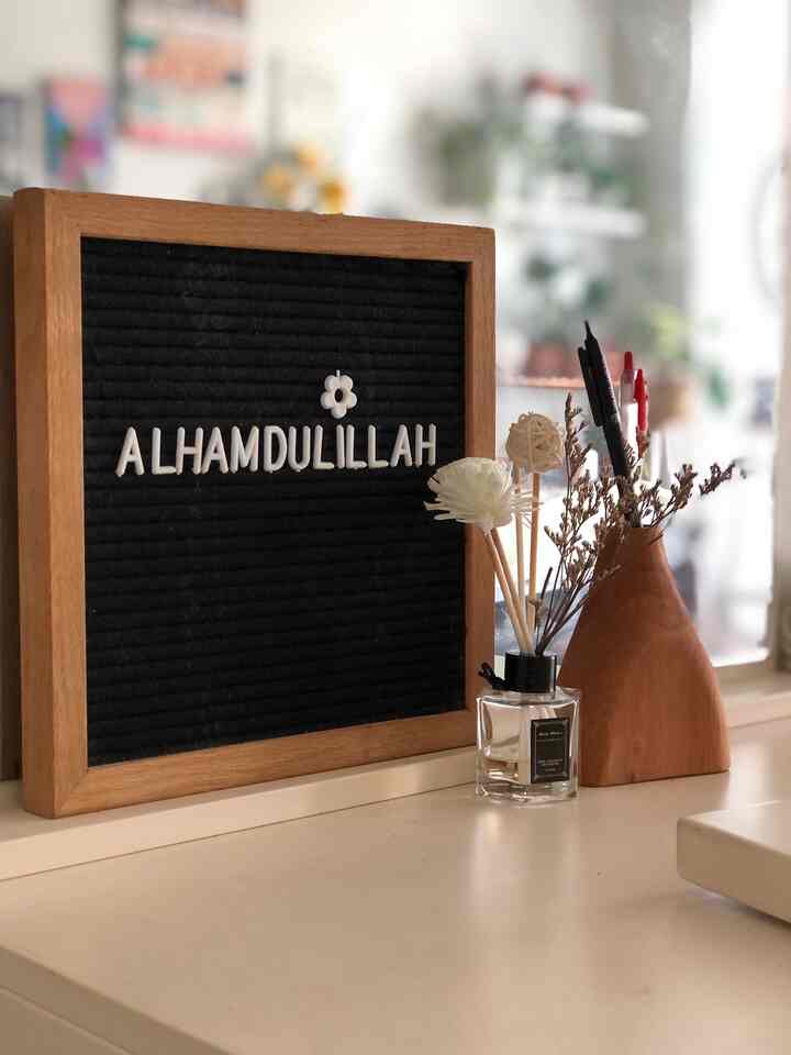 the cozy place, buat kerja, ngopi dan selonjoran. sering dipake buat basecamp temen temen yang mau bertamu, atau sesi-sesi coaching offline

#aestheticdecor #homesweethome #bohoscandy #scandiboho #homeoffice #plantmom #catlover