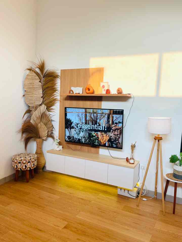 Ruang Tv di rumah aku, masih tetap dengan tema white n wood 🥰
#homedecor
#scandinavian
#rumahcluster
#ruangtv
#ruangtvestetik
#aesthetic
#aestheticroom 

