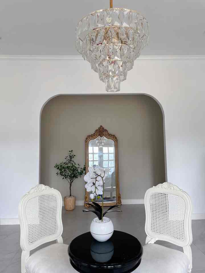 Can anyone guess what room this is? Replacing the garage with this room gives its own sensation.

#livingroomstyling
#livingroomdecor
#livingroommakeover
#homeobspiration
#homebusiness
#creativeroom