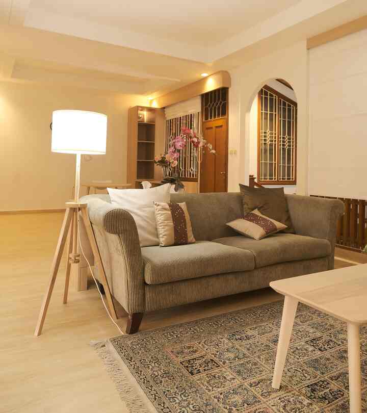 Saat kita berada d living room, kita juga menginginkan suasana hati yang penuh dengan kehangatan, berkumpul bersama keluarga.
Sehingga nuansa warm menjadi fokus di ruangan ini.

Dekorasi untuk mengisi living room ini adalah dekorasi-dekorasi bernuansa kayu dengan sentuhan tanaman hijau dan juga bunga di vas.

Aku memilih dekorasi tersebut agar suasana hangatnya bisa terasa.

Benda dekorasi yang ada di rumah ini sebagian besar aku dapatkan dari brand ikea.id.

#livingroomstyling #livingroomdecor #livingroommakeover #koreanaesthetic #livingroom