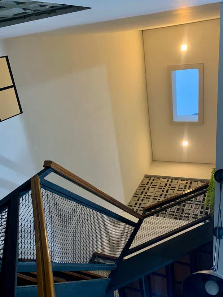 Maghrib vibes di area tangga 🫶🏻

#nightvibes #stairs #stairsinspo #areatangga #industrial #tanggakayu