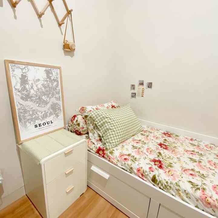 Suka dekor yang simple2 aja? 
Boleh dicontek kaya gini yaaa


#kylehome #simpledecor #bedroom #decorinspo #koreanhome 