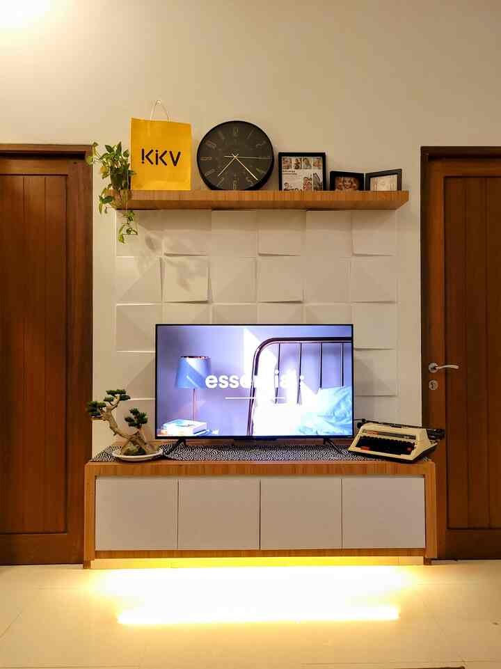 Malam ini, ruang TV menjadi saksi keseruan yang tak terlupakan! ✨✨ Suasana lampu redup, film favorit, dan cemilan yang tak terhitung. Setiap detik diisi tawa dan kehangatan, menciptakan kenangan malam yang penuh keceriaan.
#japandi
#rumahdeveloper
#ruangkeluarga
#movienight #80m2 #homevibes