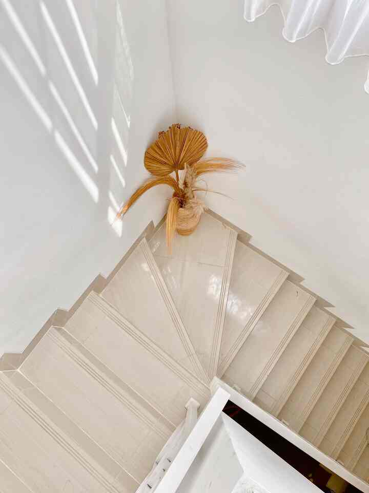 Area Tangga

Untuk saat ini, area tangga ini sengaja dibuat clean look, sebagai peralihan dari lantai bawah dan lantai atas yang sudah cukup penuh dengan dekorasi.

Di area tangga ini hanya ada vas rotan dan bunga bunga kering yang dipajang di pojok tangga yang fungsinya sebagai pemanis di area ini.

#rumahcluster
#rumahdeveloper
#rumahmungil
#bekasi
#rumah45m2