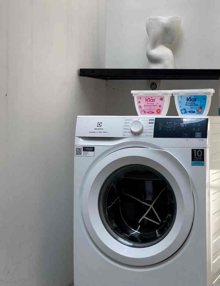 Minimalist laundry room semi outdoor dilahan 1,5mx1,5m ternyata bisa juga loh!🤩

#laundryroom #minimalistlaundryroom #semioutdoorlaundryroom #laundryroomdesign #stylinglaundryroom #laundryroomideas
