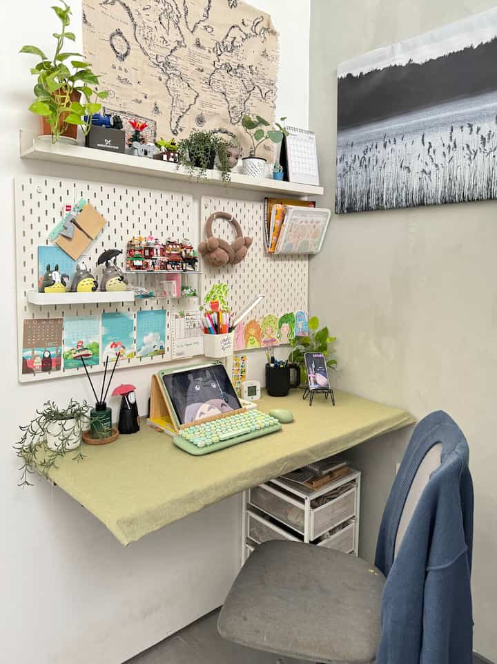 MY GREEN CORNER WORKSPACE

Hi all!

because I'm almost the only one using the table in this room, so I decorated it with things that I like.

I like the color green, that's why the majority of the colors on this table are green, starting from the tablecloth, to the keyboard and mouse.

I like plants, so I also decorated this table with artificial and real plants that are very tolerant of minimal light, namely pothos. Just put it in a container with water and cover the leca ball with a cover pot that I sewed myself.

I also like Japanese culture and cartoons such as Ghibli films, that's why I have lots of figurines of Ghibli characters, as well as several traditional Japanese shop Legos.

I also like drawing since I was little, so I display some of my work so it adds a fun and very personal impression.

I bought almost all the items at Tokopedia and Ikea. Meanwhile, the table can be folded and is custom made.

#homebush #workspace #homeoffice #homeofficedecor #greendecor #studyroom #Studydesk #workdesk