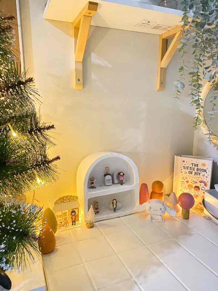Night Vibes di Coffee Corner ✨

masih suasana Natal.. dengan dekorasi pohon natal 🎄✨
suasana malam dirumah jadi WARM karena  lampu dari pohon natal..

karena lampu nya cukup panjang, jadi aku taro juga di atas meja biar cantik.

#NightVibe #LightingIdeas #LightingInspiration
#christmasvibes #pohonnatal #greynaehaus #homedecorbandung 