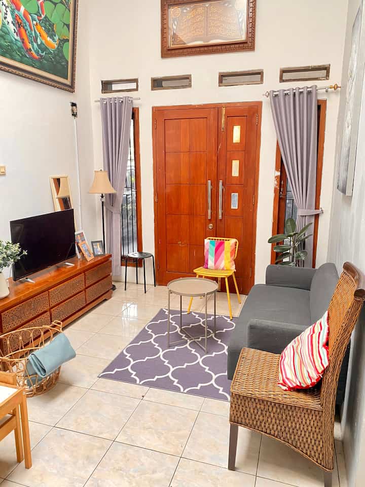 Living rum versi semarak, menyesuaikan mood decor. Dan light look untuk kesan santai

#eclecticdecor
#colorfulideas
#mixedstylehome
#rumahdeveloper
#depok