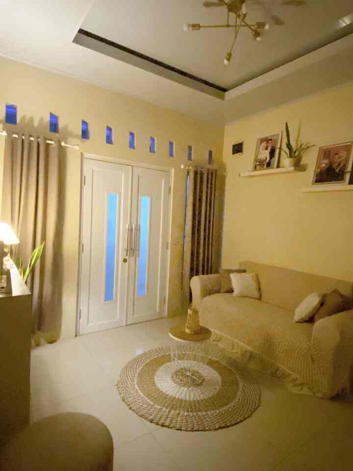 Night vibes 

Sebenarnya untuk pencahayaan ruang tamu ini ada beberapa pilihan lampu. Tetapi diantara beberapa pilihan, lampu meja minimalis atau lebih sering disebut lampu korea yg paling kami sukai. 

Karena ambience / suasana yg ingin kami ciptakan adalah suasana yg hangat. Maka dari itu kami pilih lampu meja minimalis yg berwarna kuning (warm). 




#Nightvibe #lightingideas #lightinginspiration #rumahdarabayu #rumahsederhana #lampumeja #lampukorea 