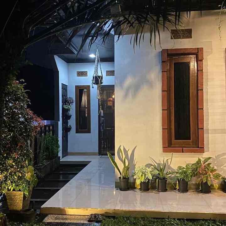 Night vibe menjadi salah satu ambience yang paling kami suka dengan menggunakan lampu yang mayoritasnya berwarna warm white memberikan kesan hangat dan homey 

#nightvibe
#Lighteingvibe
#Lighteinginspiration
#industrial 
#decorlowbudget
#bogor 