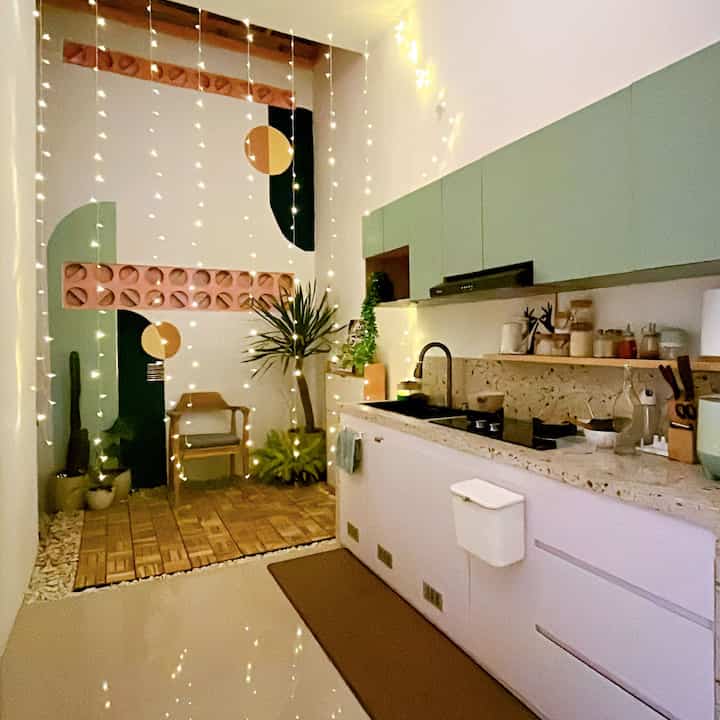 Rumah suasana malam dengan lampu kecil sparkling begini berasa ada di rumah Tinker Bell🧚🏻

Aku sengaja pilih lampu berwarna warm white untuk rumah aku di waktu malam karena menimbulkan ambience dengan rasa yang tenang dan tentram✨

#nightvibe #lightingideas #linghtinginspiration