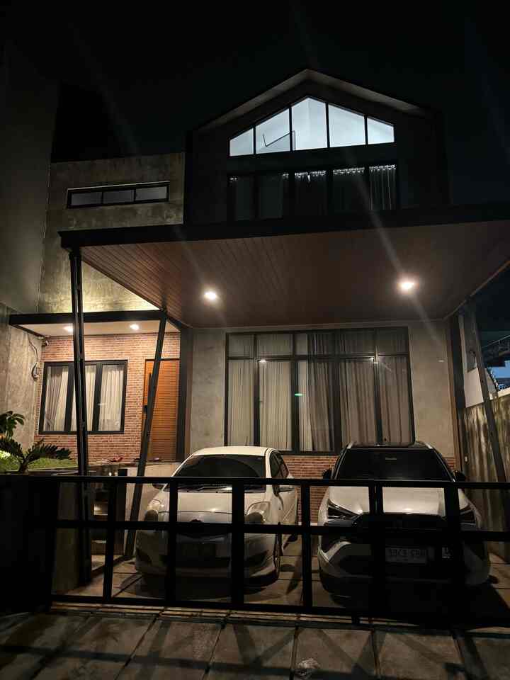 Night vibe kali ini aq tampilin fasad dan bagian taman rumah ini,, Suka deh sama foto versi night vibe,, bikin rumah kelihatan adem , tenang, damai🥰
#nightvibe #lighthingideas #lighthinginspiration #industrialhomenight #nightmode #cibubur 