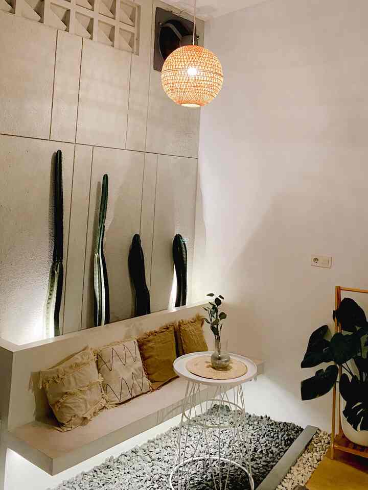 Night Vibes di backyard awhouse.

taman ini kita buat nyaman dengan lighting lampu gantung rotan, lampu strip dan lampu sorot. untuk memberikan kesan warm kita pakai kan lampu warm white. jadi kalo udah malem kita selalu minum coffee sambil nongkrong santai di area ini.

#nightvibe #lightingideas #Lighthinginspiration #homescandinavian #backyardideas #gardenindoor #nightvibes 